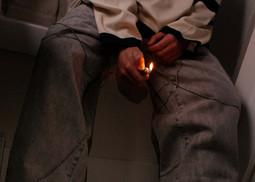 grey barrel chain denim