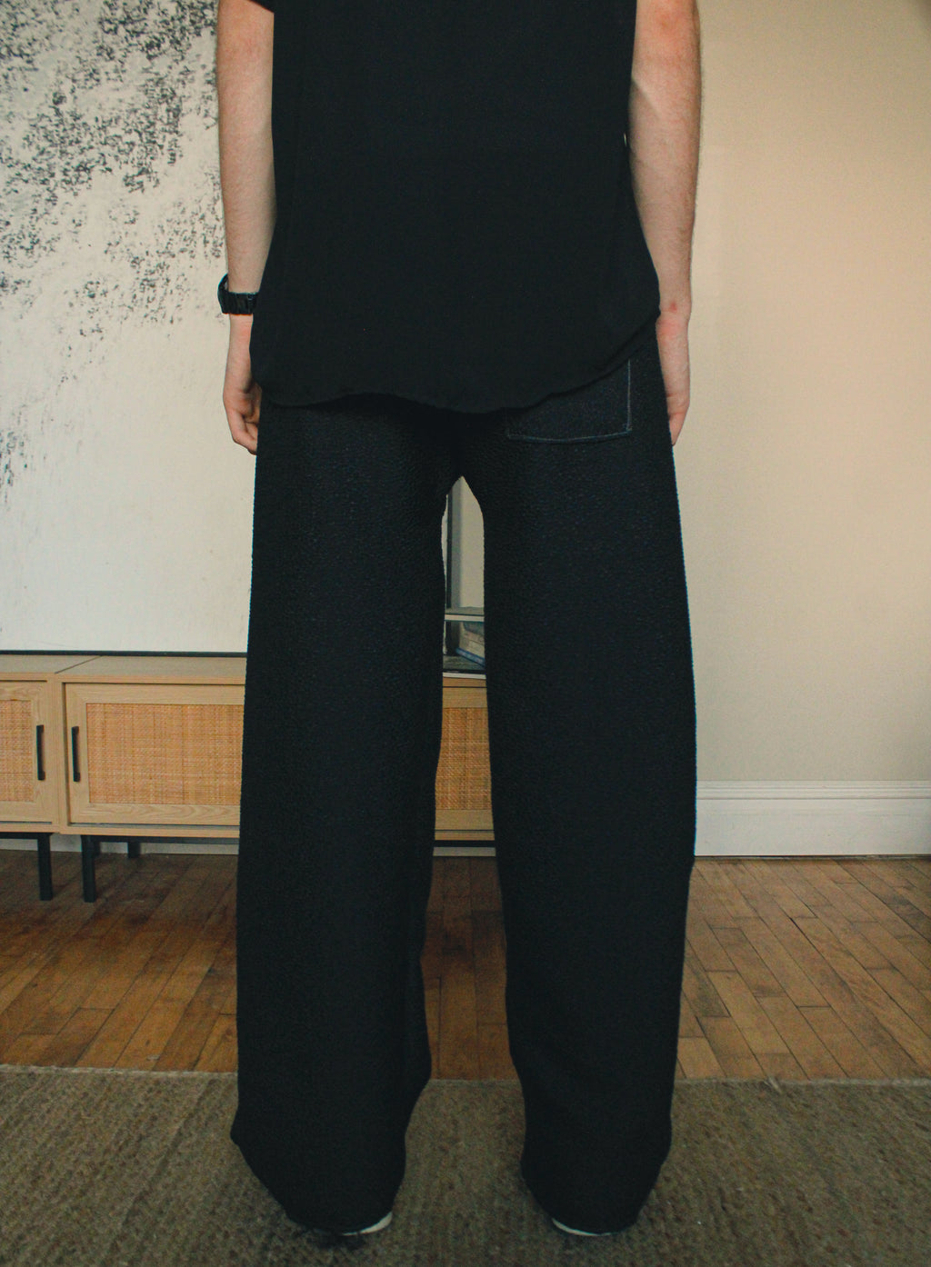 black textured elastic pants