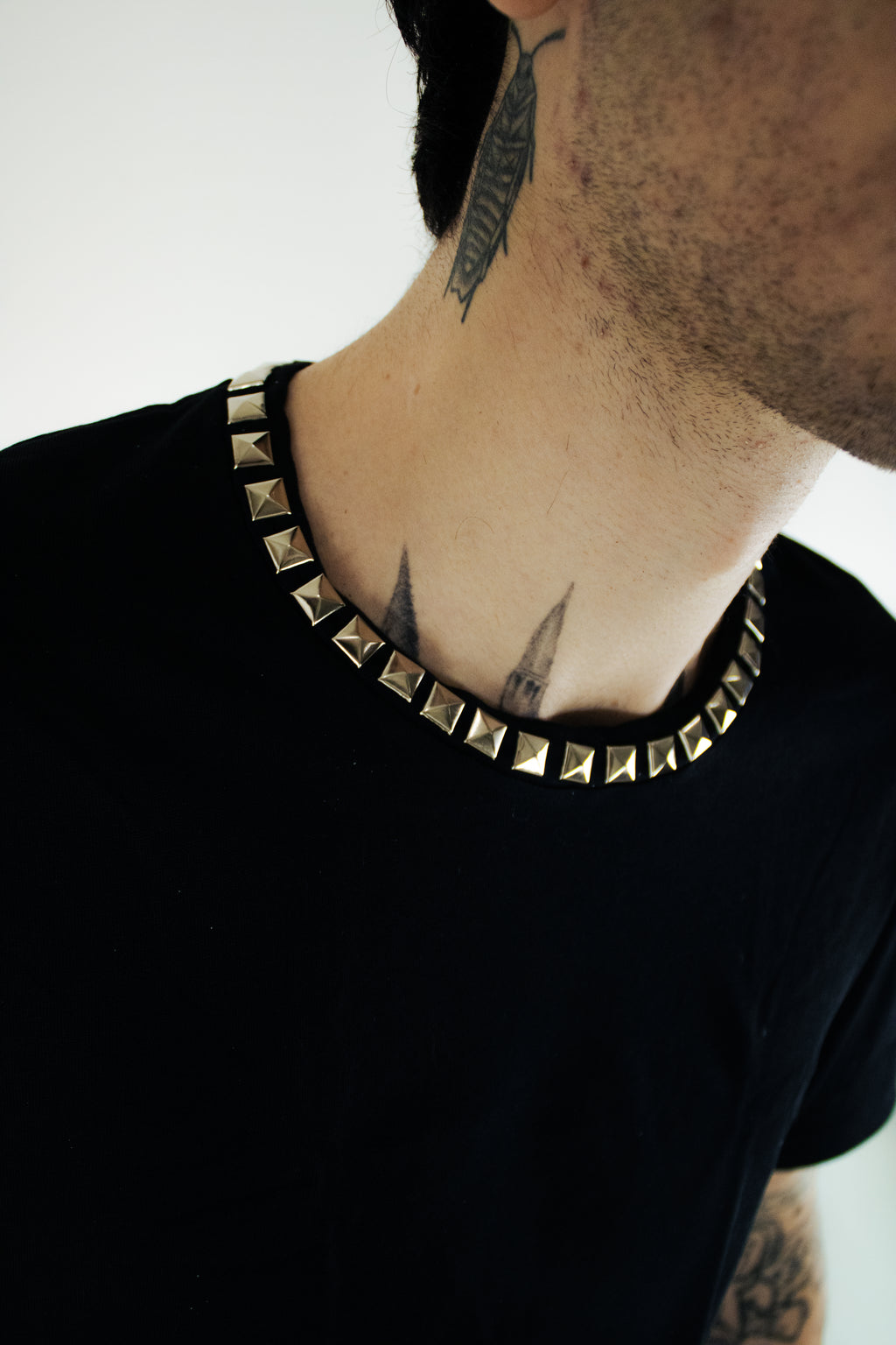 black stud collar tee