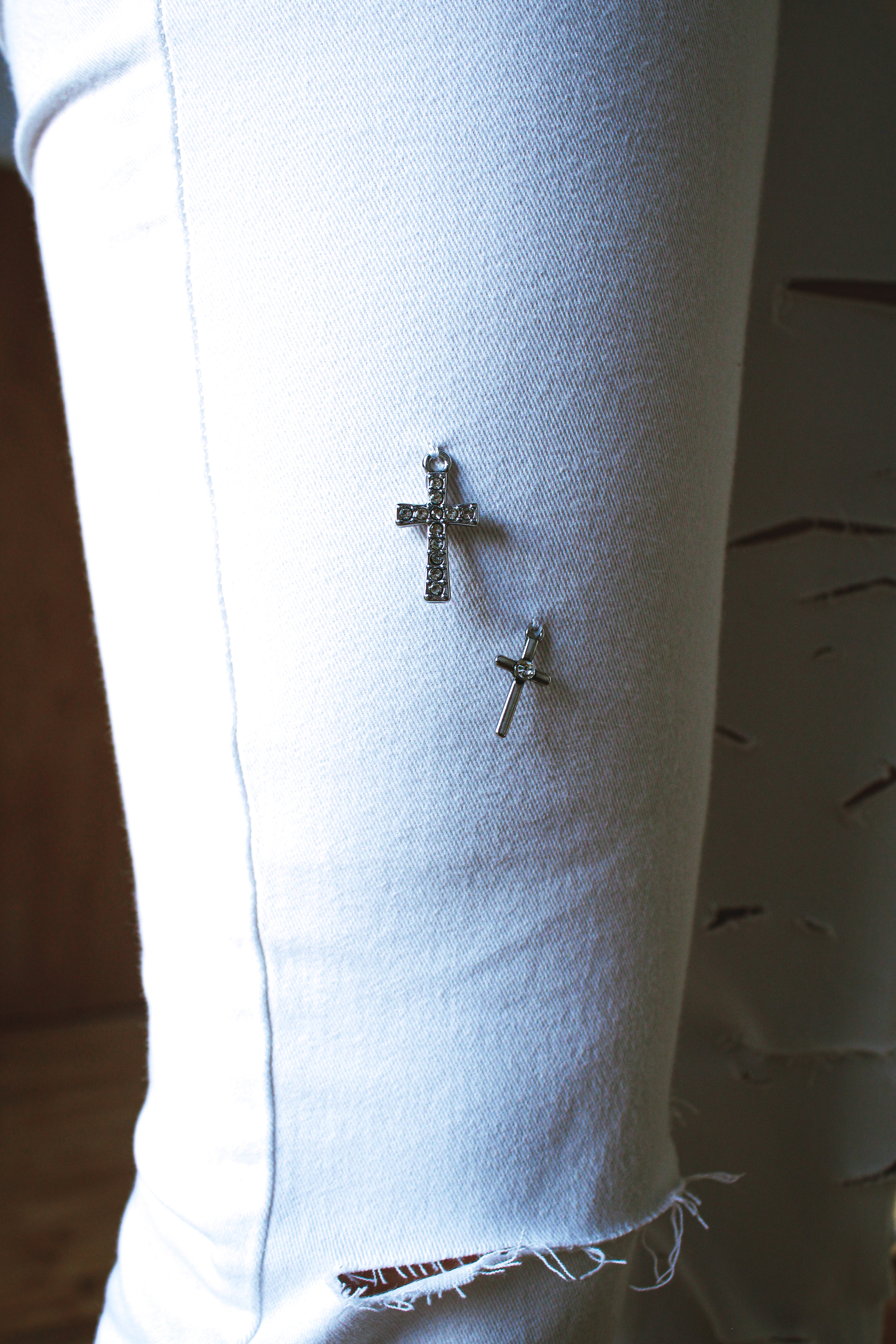 mini cross white denim capris