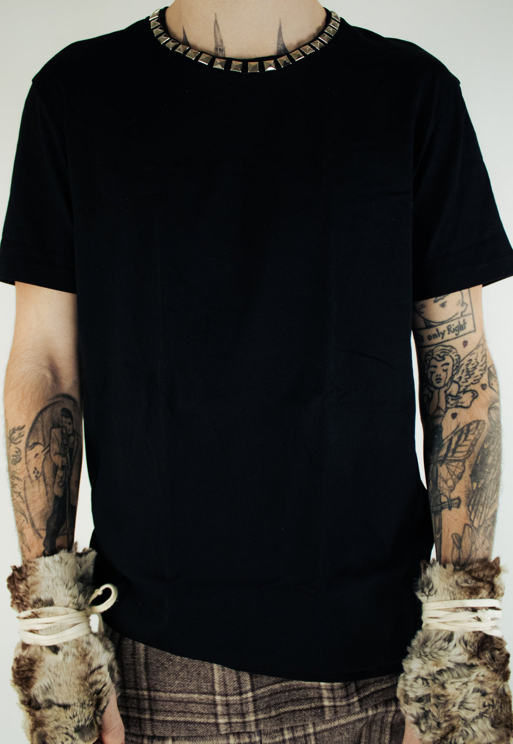 black stud collar tee