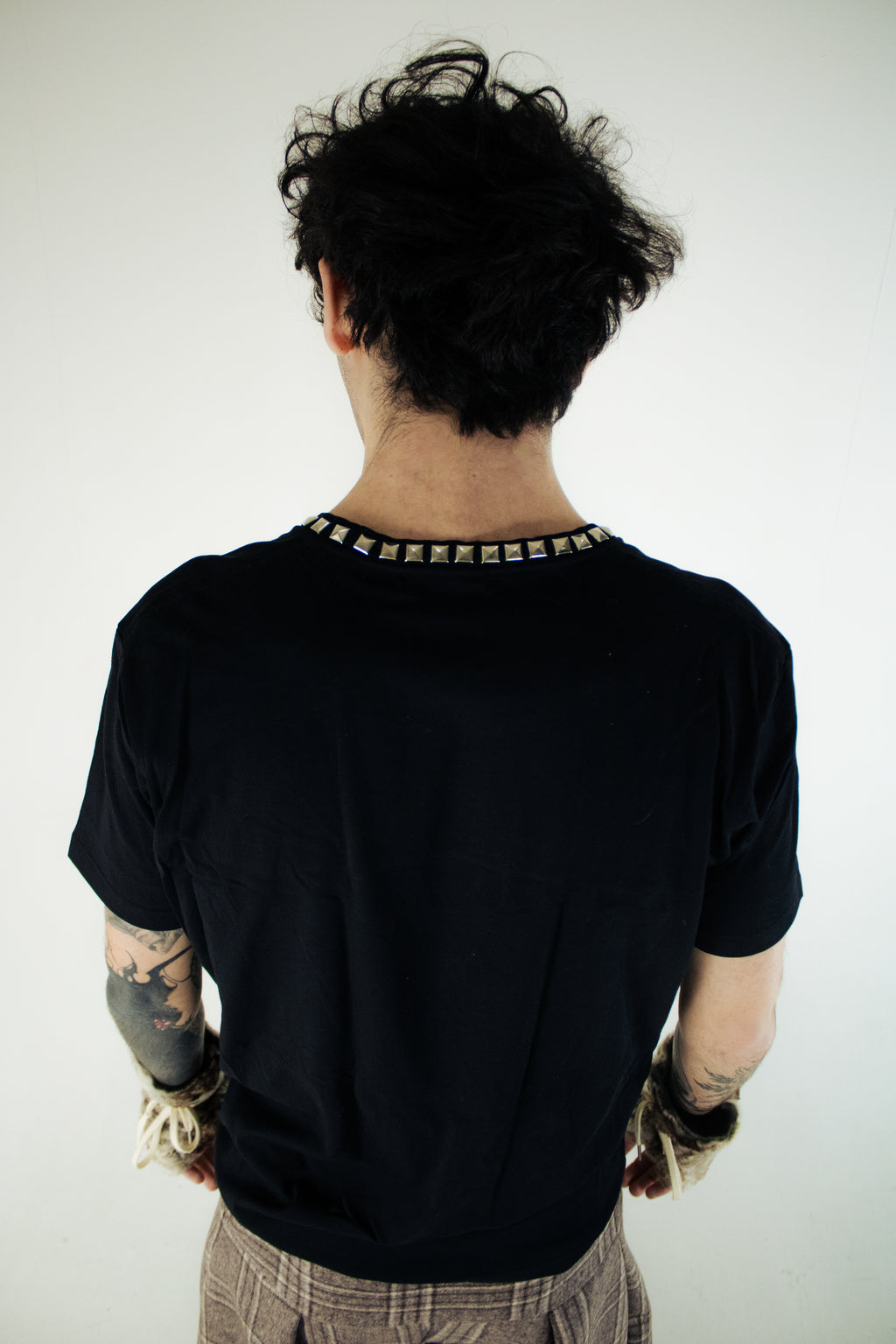 black stud collar tee