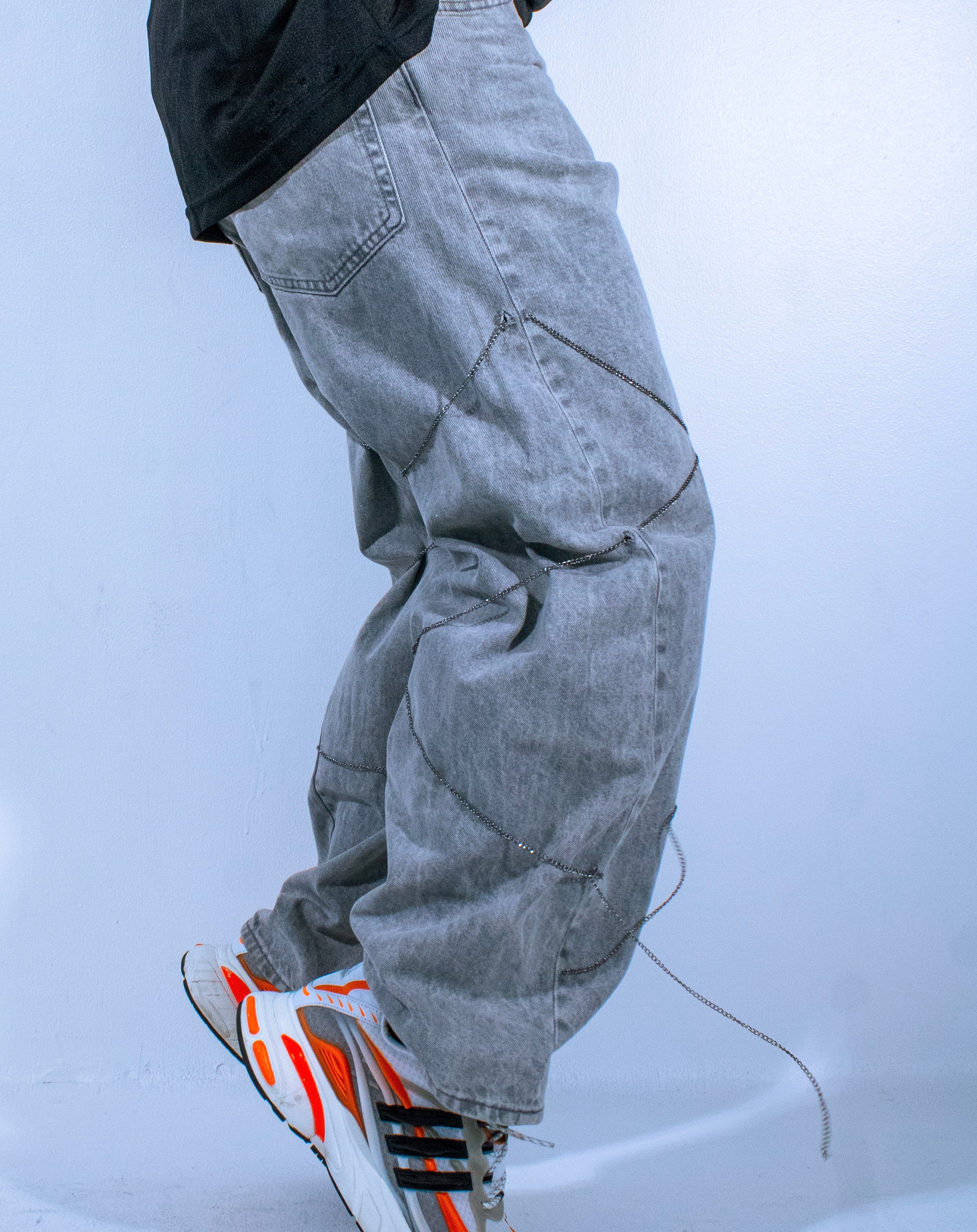 grey barrel chain denim