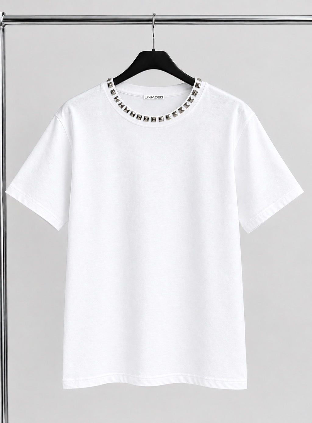 white stud collar tee
