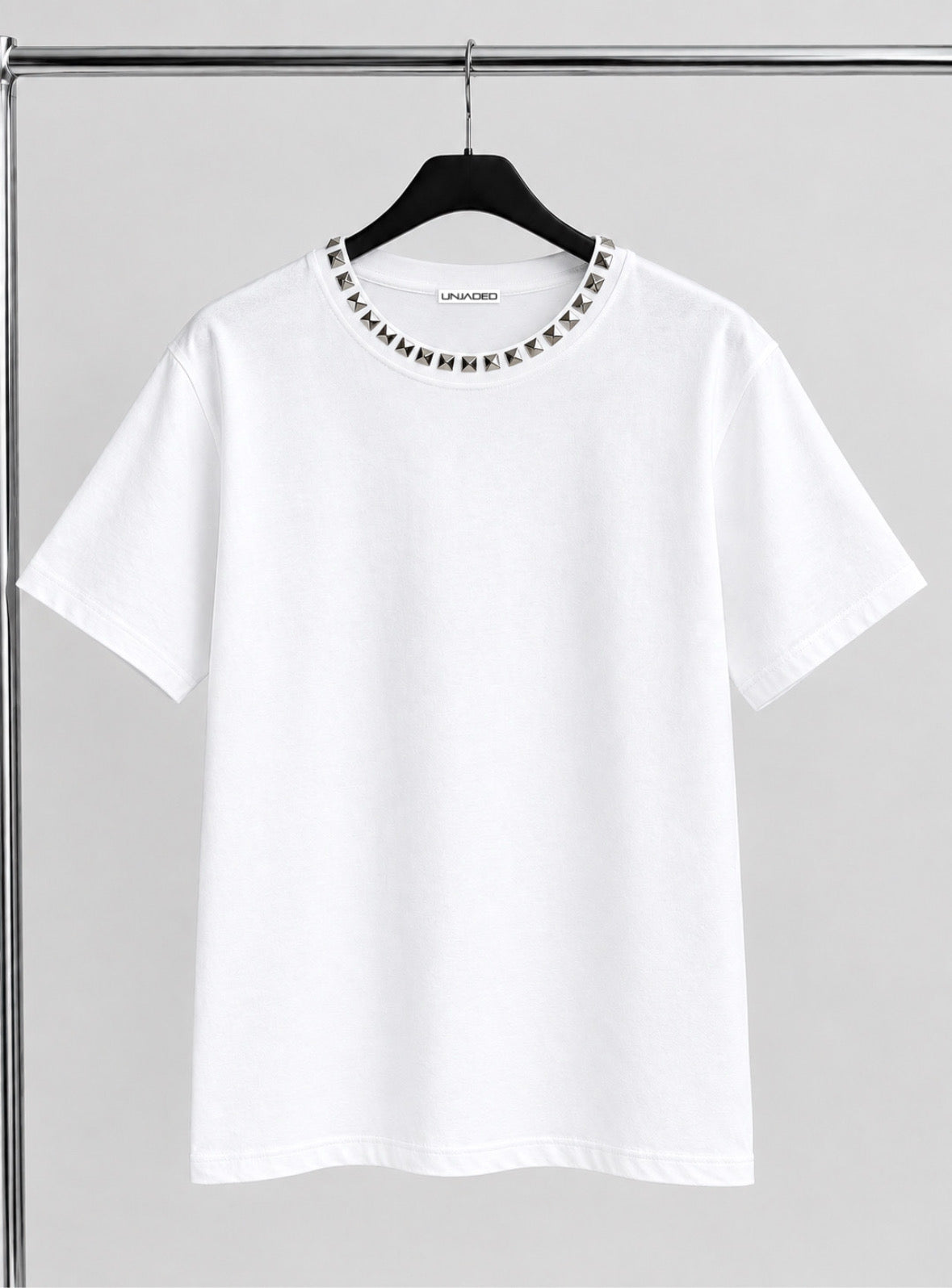 white stud collar tee